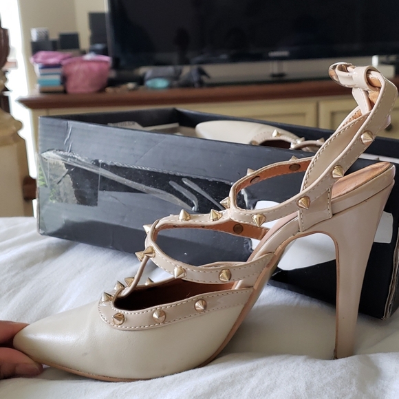 Heels - Picture 3 of 5